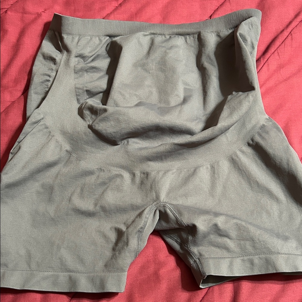 Enerful - XL - Gray Maternity Shorts. Flexible Support for your baby bump.